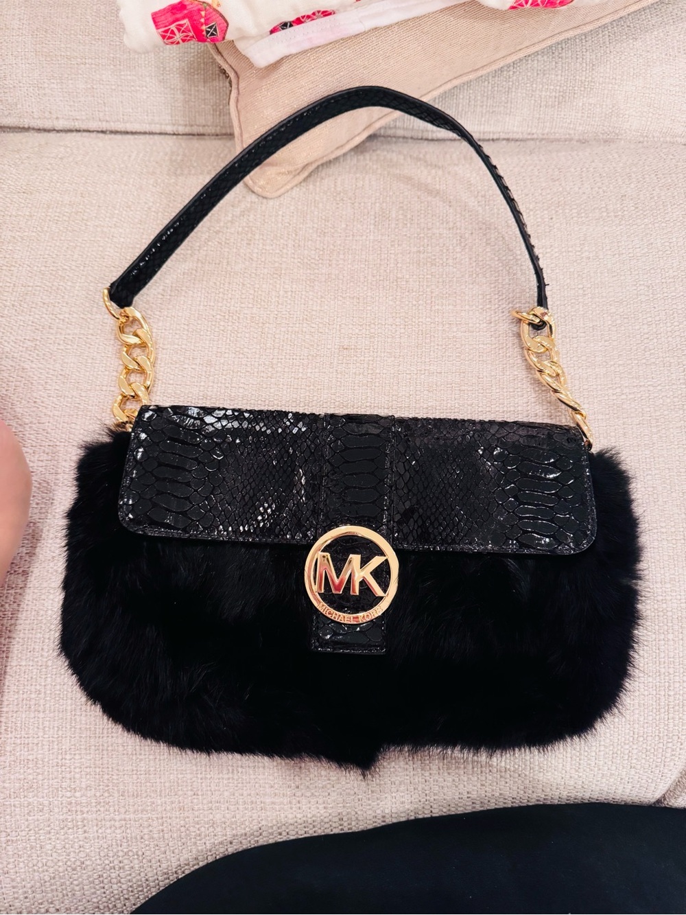 MICHAEL KORS FULTON BLACK RABBIT FUR+PYTHON LEATHER+GOLD CLUTCH, SHOULDER BAG